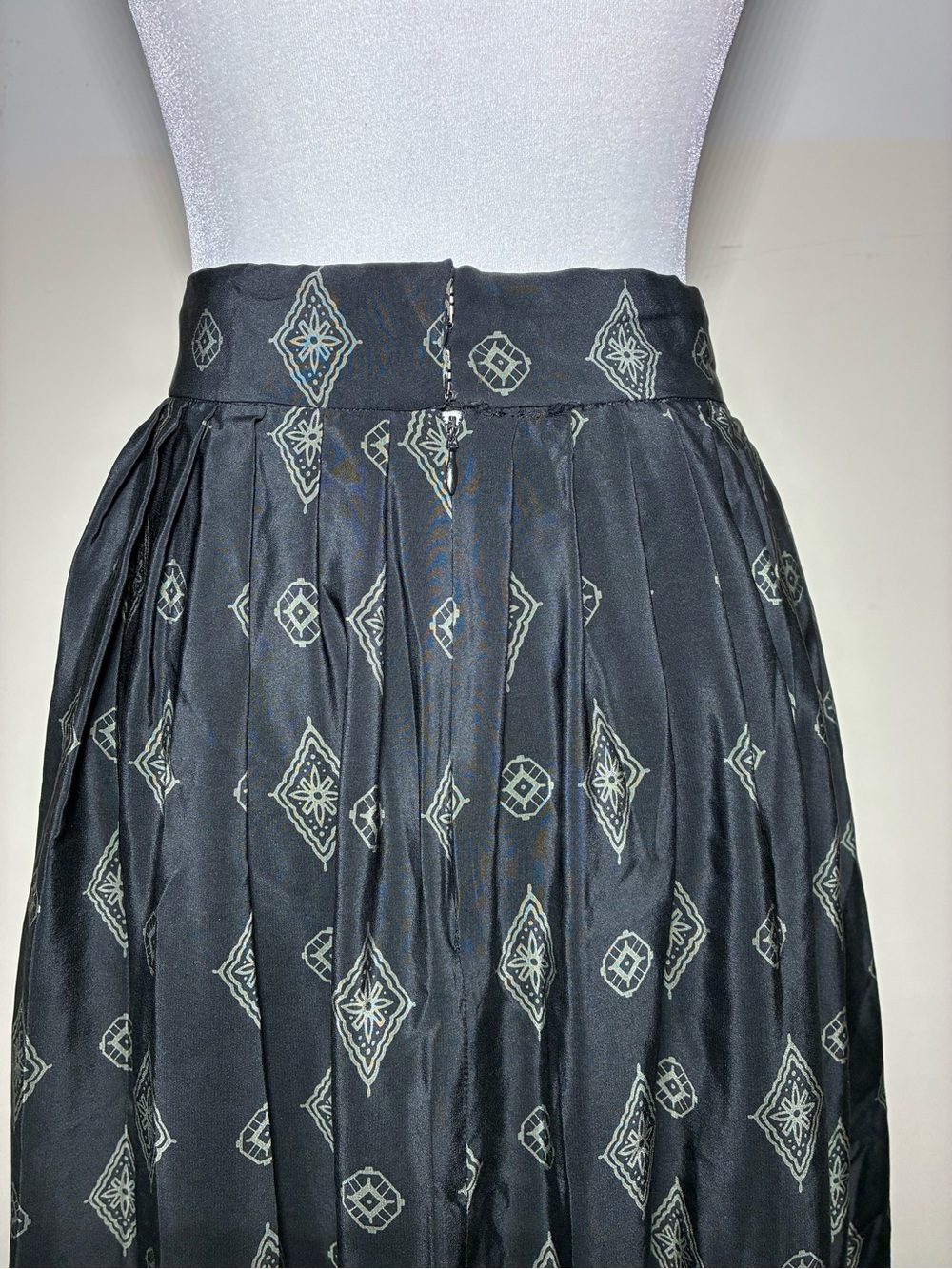 Vintage Miss O by Oscar de la Renta Black Geometric Floral Boho 80s Midi Skirt - Picture 7 of 7